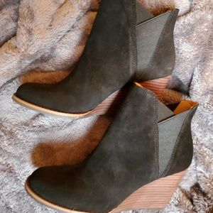 NEW Lucky Brand Youse Wedge Chelsea Boot, 7.5M